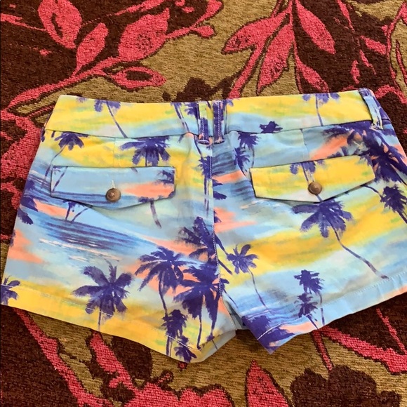 Tropical design shorts - Picture 3 of 4